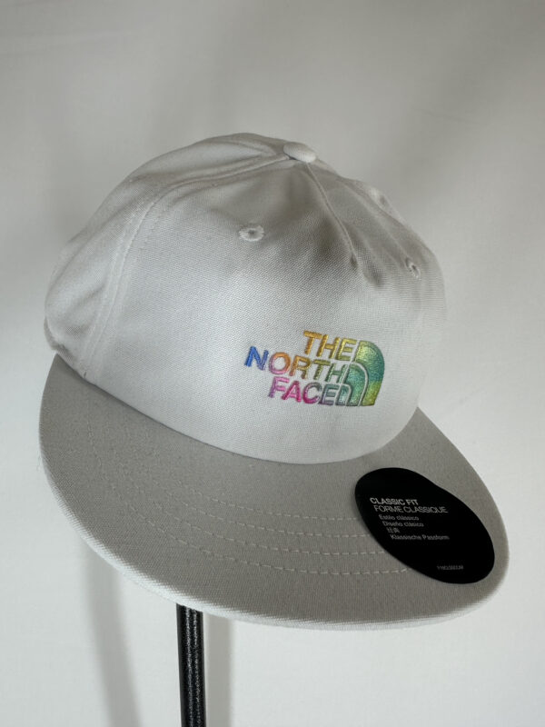 THE NORTH FACE Gorra Blanca Cerrada - Imagen 3